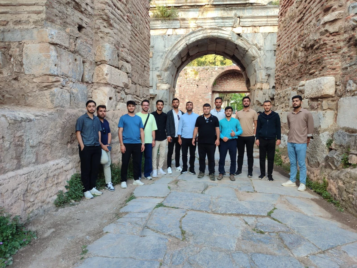ŞANLIURFALI GENÇLER BURSA VE ÇANAKKALE’Yİ GEZDİ
