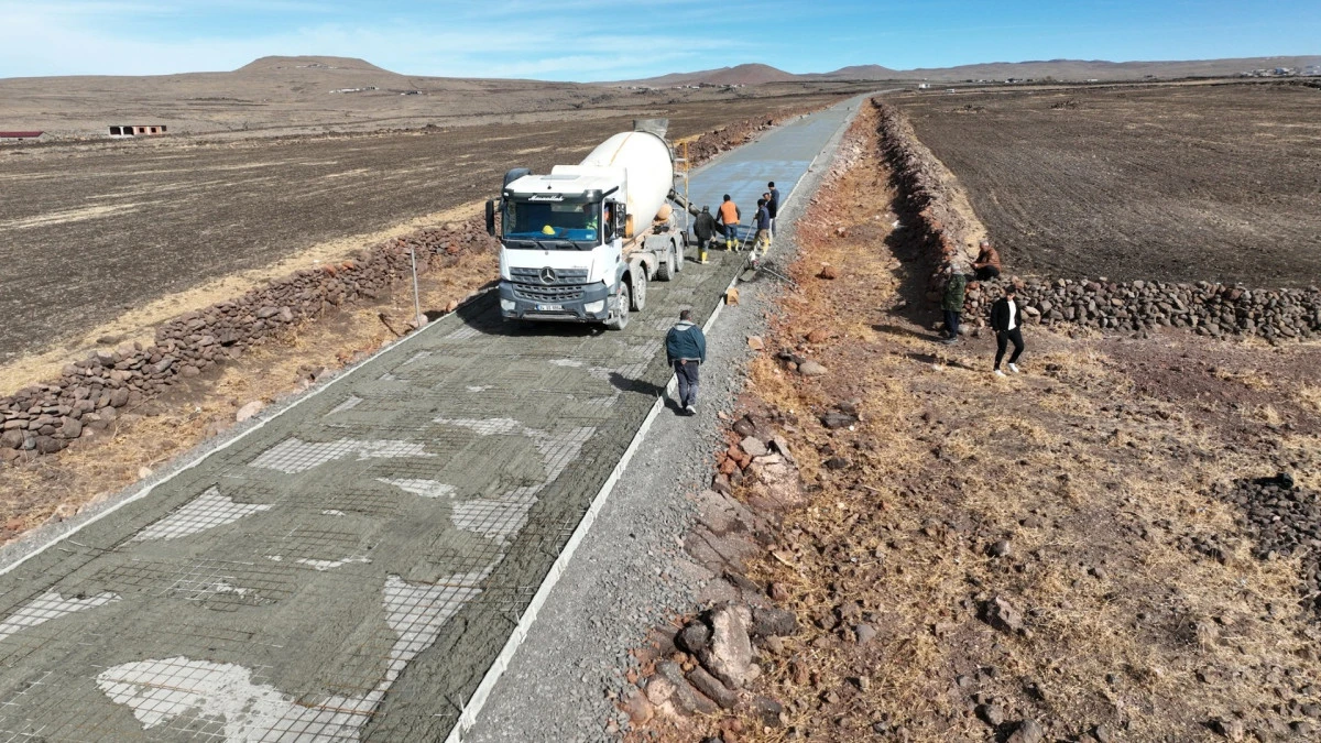 SİVEREK KIRSALINDA 12 KİLOMETRELİK YOL, BETON KAPLAMA İLE YENİLENDİ