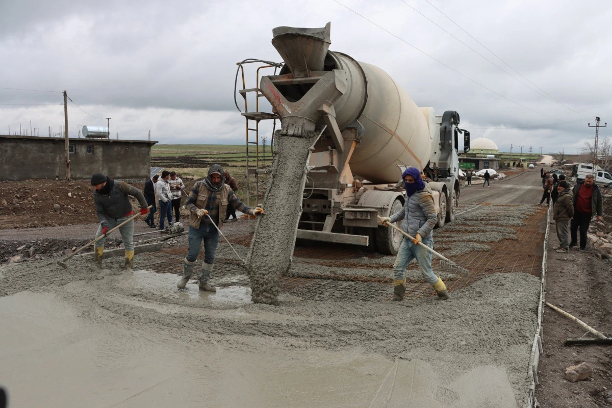 SİVEREK&rsquo;TE YILLARIN YOL SORUNU B&Uuml;Y&Uuml;KŞEHİR İLE TARİH OLDU