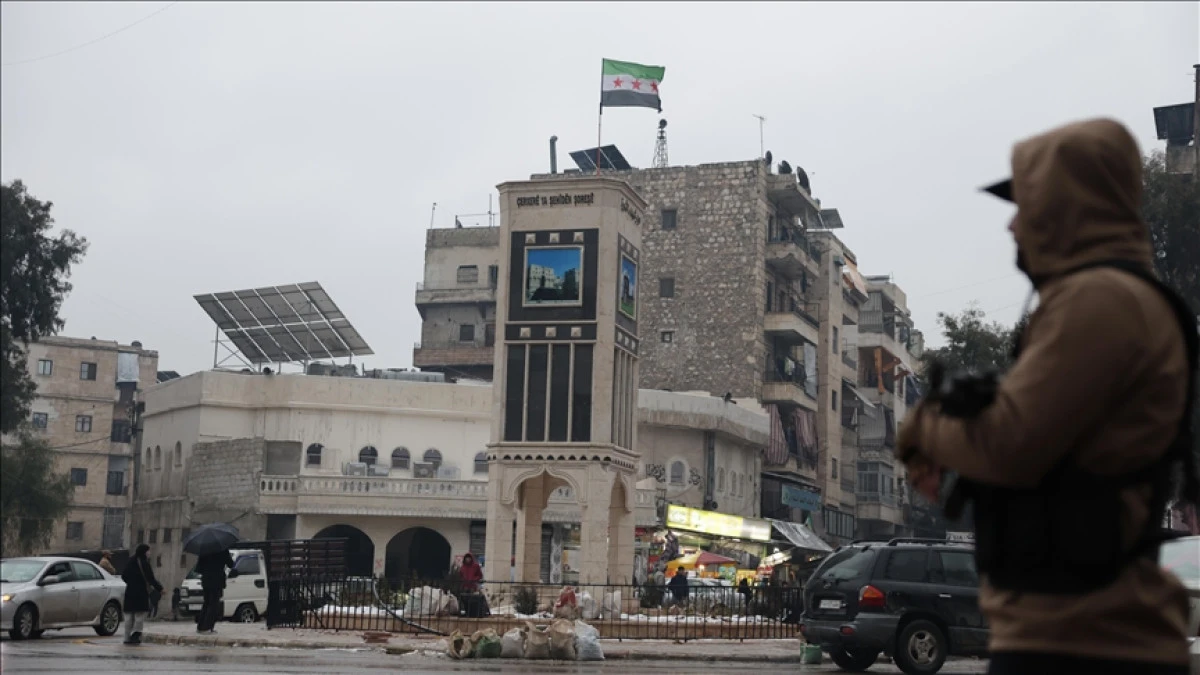 Suriye'de YPG işgalindeki Aynularab il&ccedil;esinde a&ccedil;ılan insani koridordan sivillerin ge&ccedil;işi başladı