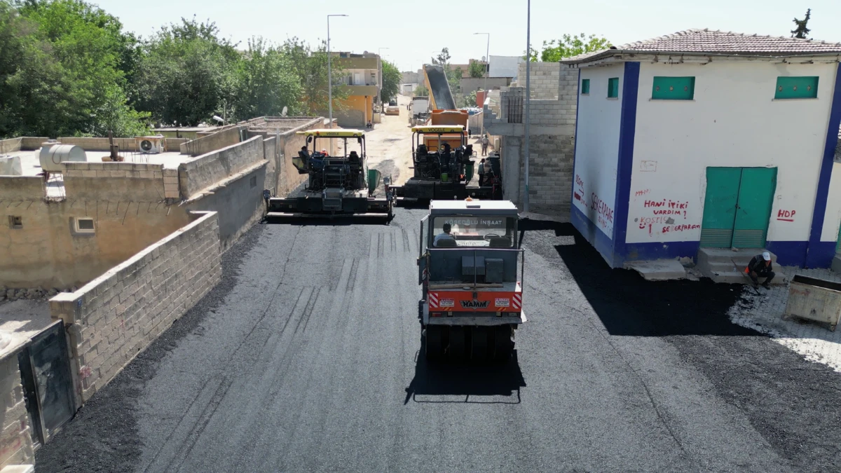 SURUÇ TİLAL CADDESİ SICAK ASFALTA KAVUŞTU