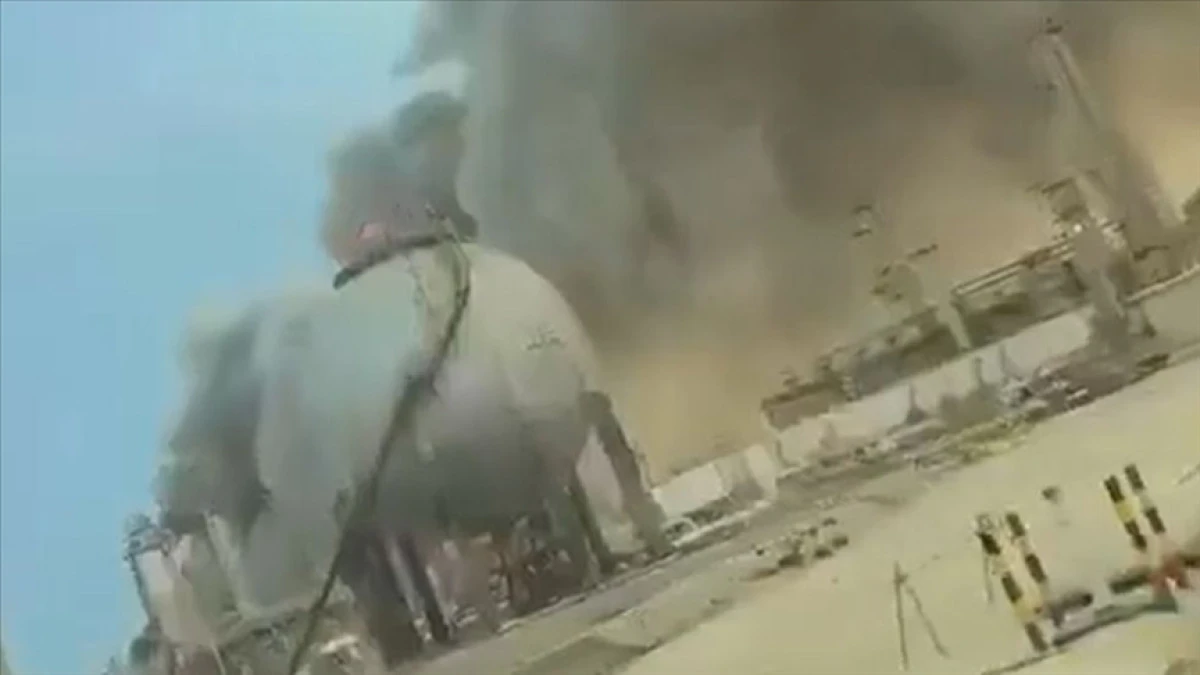 Suudi Arabistan'daki Ras Tanura&rsquo;daki Suudi Aramco tesislerinde İHA saldırısı sonrası yangın &ccedil;ıktı