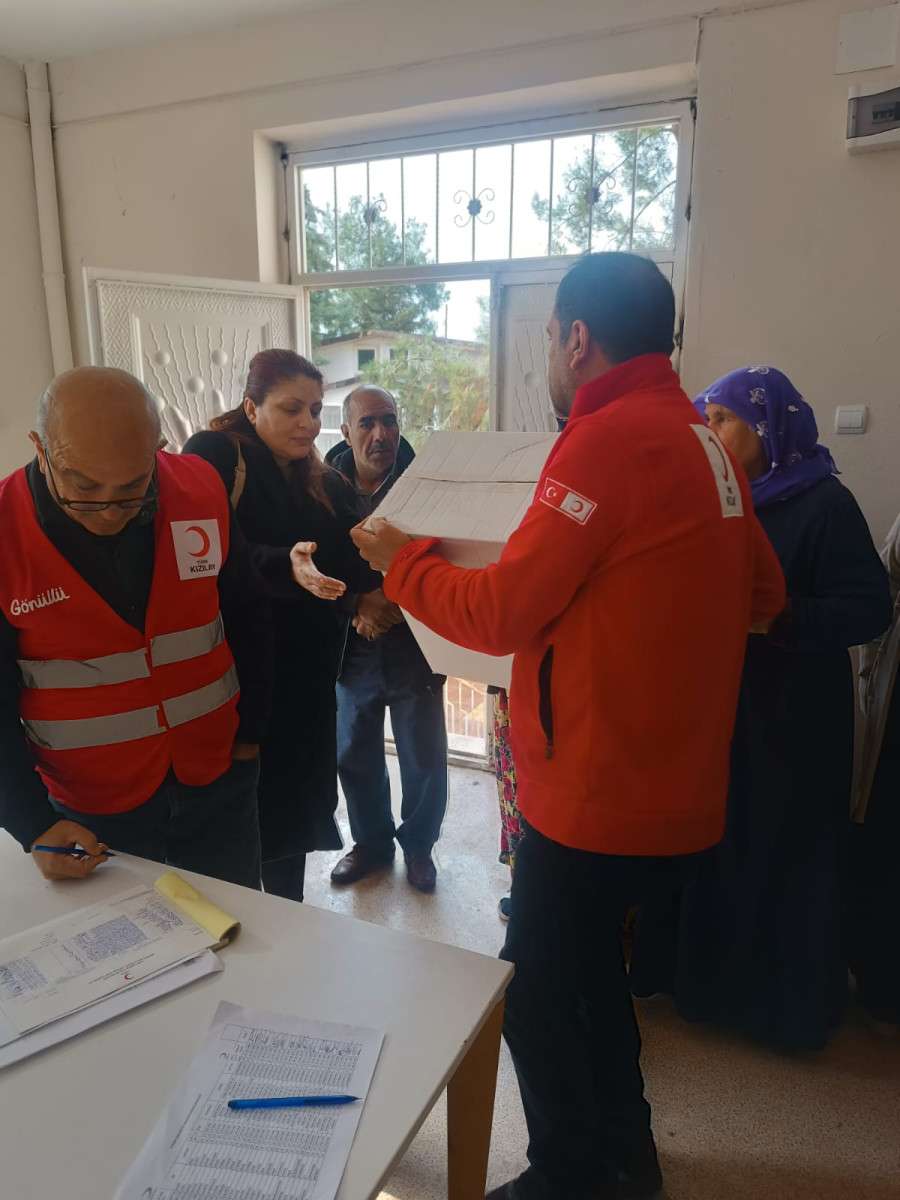 Türk Kızılay Hilvan Şubesi Ramazan ayında muhtaç aileleri unutmadı