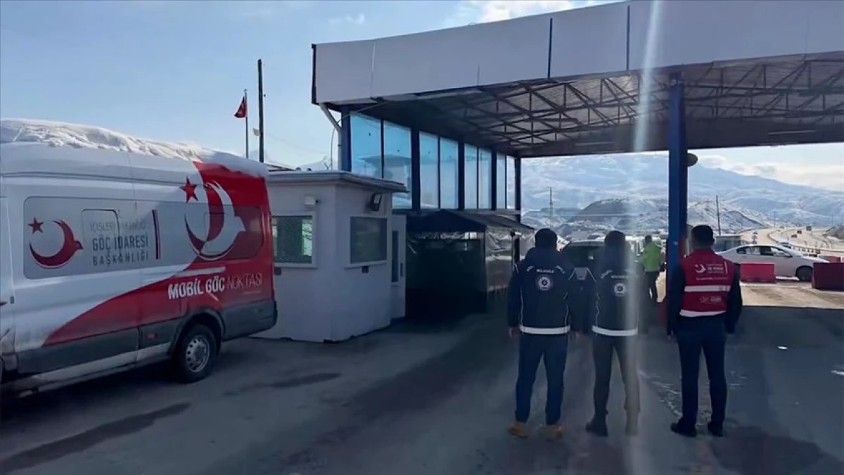 &Uuml;lke genelindeki denetimlerde 478 d&uuml;zensiz g&ouml;&ccedil;men yakalandı