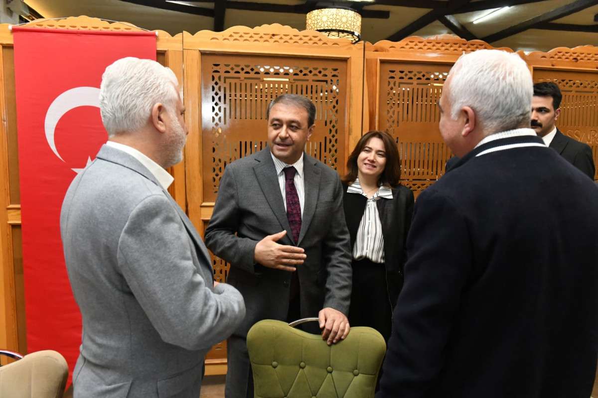 VALİ ŞILDAK, UYUŞTURUCU BAĞIMLILIĞINDAN KURTULMAK İÇİN MÜCADELE EDEN VATANDAŞLARLA BİR ARAYA GELDİ