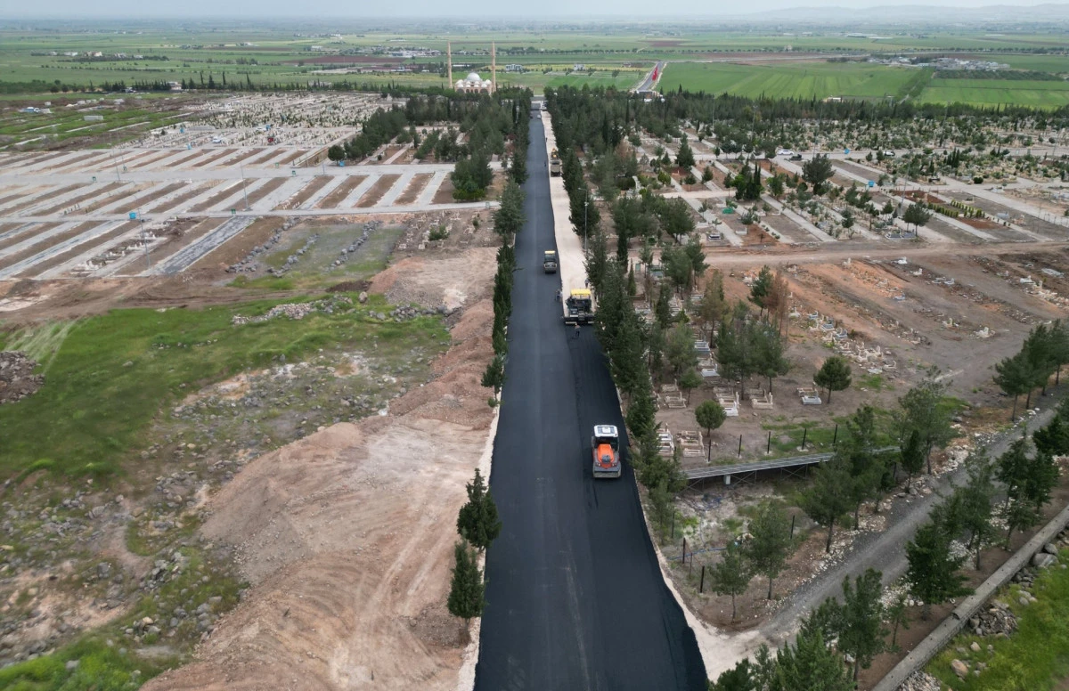 YENİ ASRİ AİLE MEZARLIĞI&rsquo;NDA ULAŞIM KONFORU ARTIRILDI