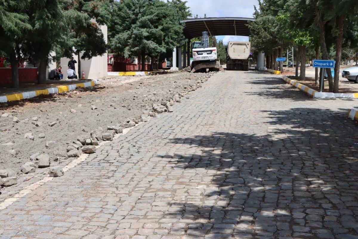 YENİ ASRİ MEZARLIKTA SICAK ASFALT &Ccedil;ALIŞMASI YAPILACAK