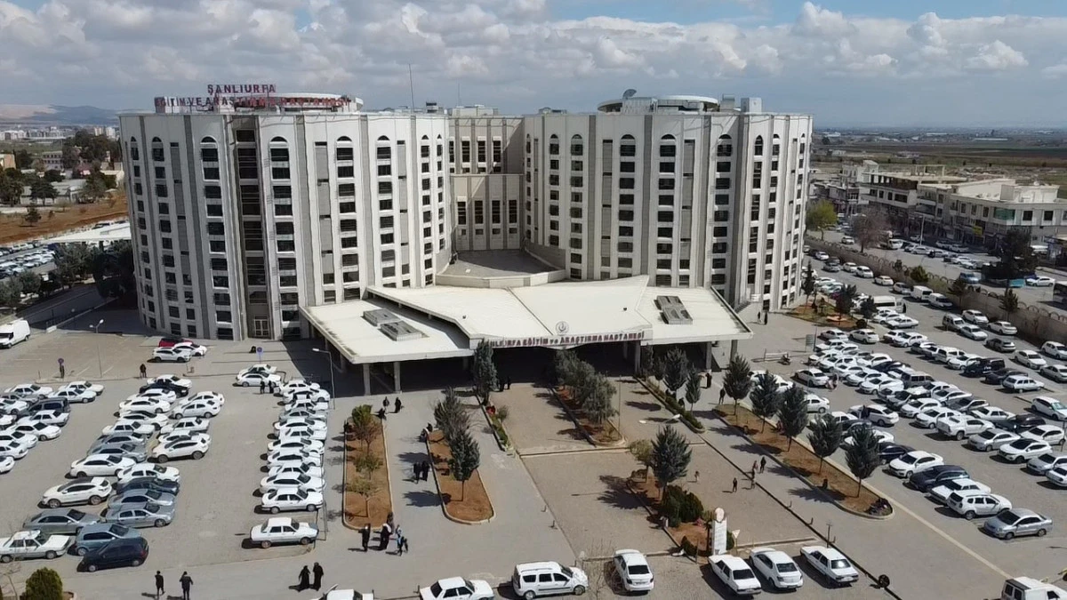 Y&uuml;zde Şimşek Gibi &Ccedil;arpan Ağrı: Trigeminal Nevraljiye Dikkat.